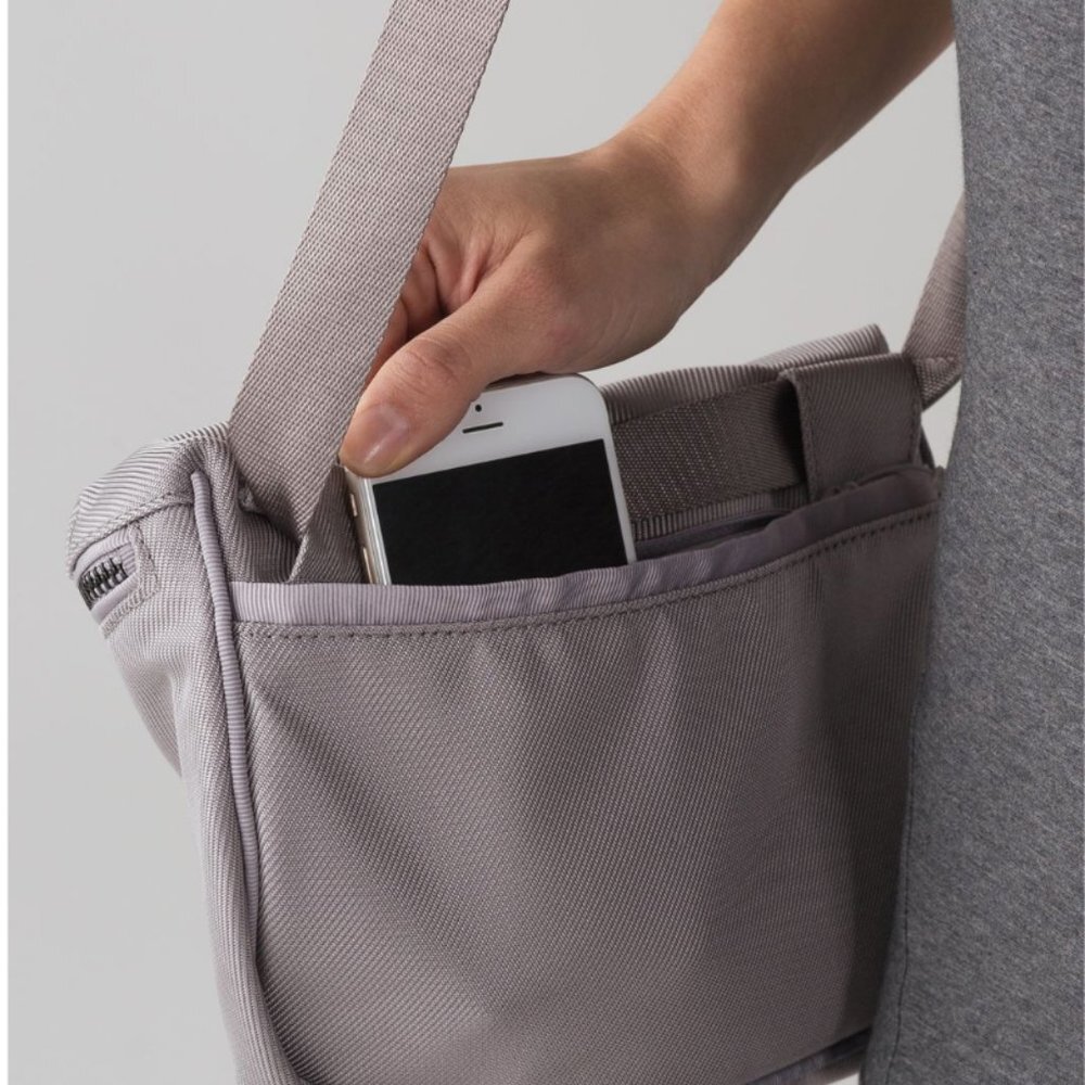 Dark Chrome lululemon Go Lightly Belt Bag - Picture 11 of 11